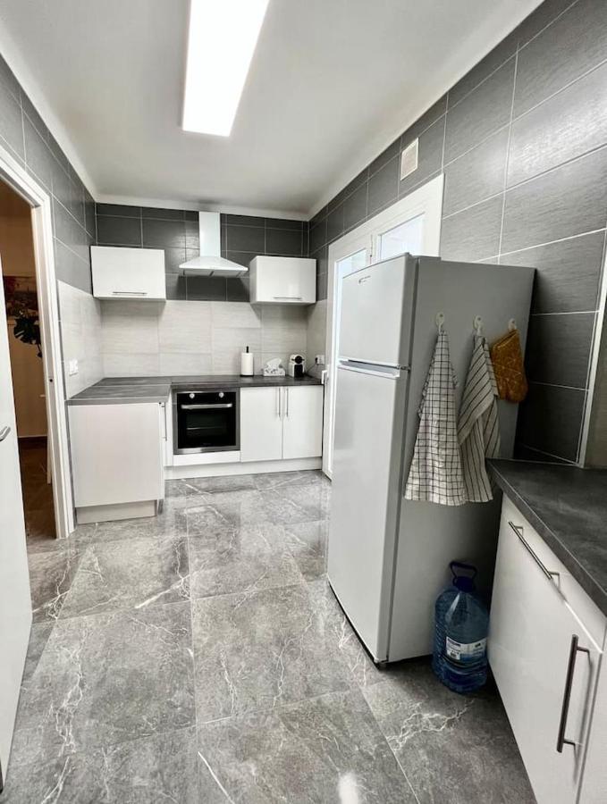 Amplio Apartamento Tranquilo Cerca De La Playa Ρόζες Εξωτερικό φωτογραφία