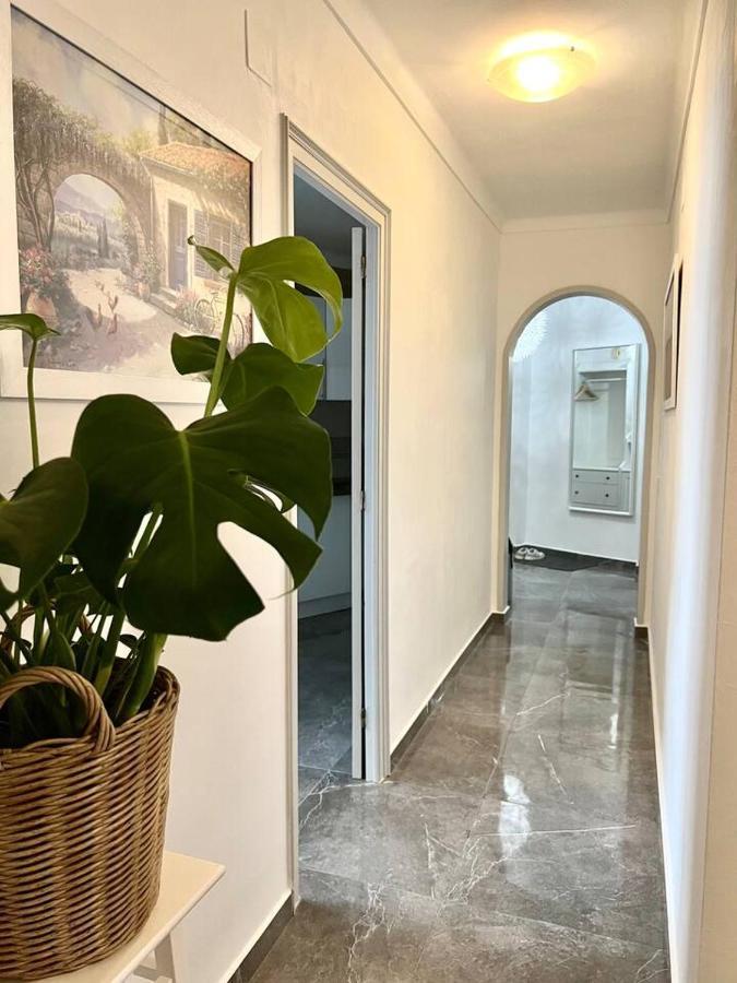 Amplio Apartamento Tranquilo Cerca De La Playa Ρόζες Εξωτερικό φωτογραφία