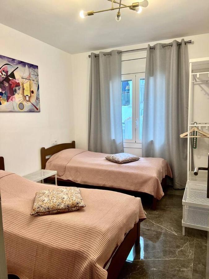 Amplio Apartamento Tranquilo Cerca De La Playa Ρόζες Εξωτερικό φωτογραφία