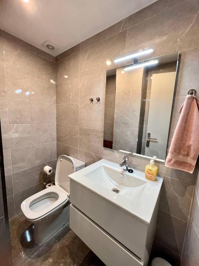 Amplio Apartamento Tranquilo Cerca De La Playa Ρόζες Εξωτερικό φωτογραφία
