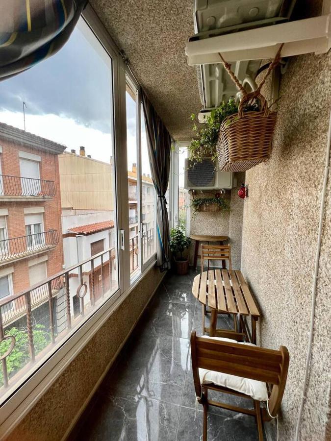 Amplio Apartamento Tranquilo Cerca De La Playa Ρόζες Εξωτερικό φωτογραφία